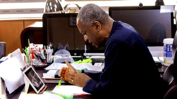 Photos: Minister of Foreign Affairs resumes duty after recovering from COVID-19