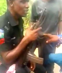 VIDEO: Policeman demands bribe from traffic offender, rejects N100