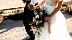Woman disrupts beach wedding over COVID-19 rules