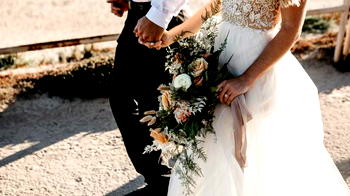 Woman disrupts beach wedding over COVID-19 rules