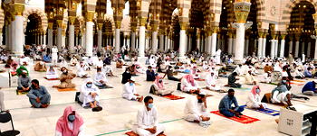 Egypt’s mosques reopen for Friday prayers after five months suspension