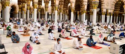Egypt's mosques reopen for Friday prayers after five month suspension