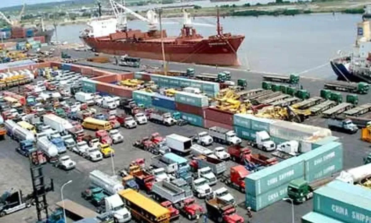 FG, Lagos halt barge operations along Marina coastline
