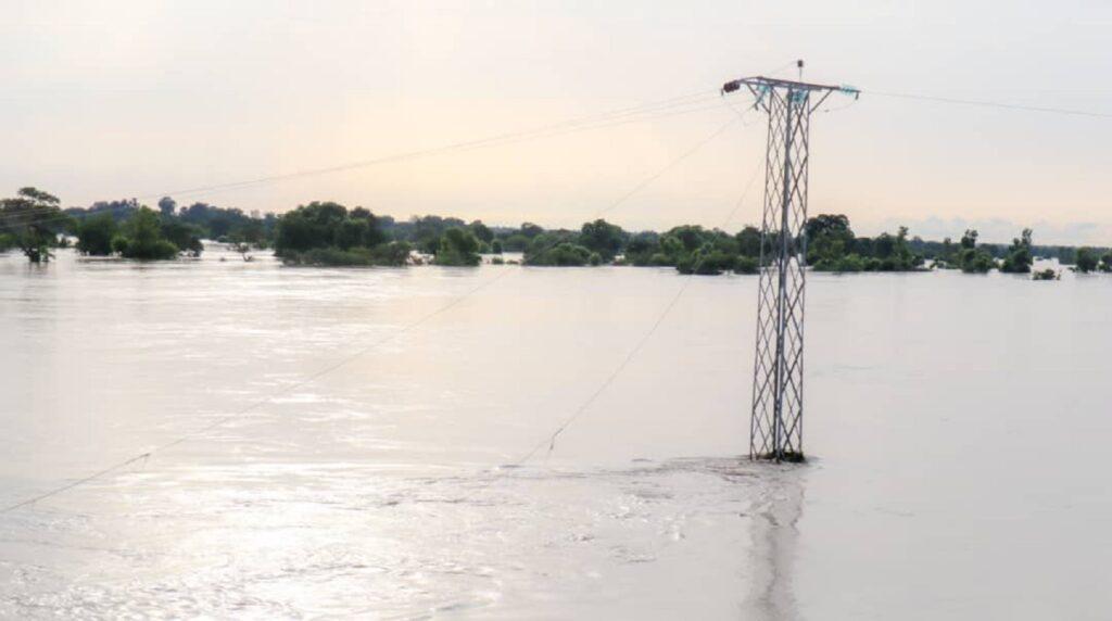 Flash floods from River Niger had cut off Lokoja -Ajaokuta road, which leads to the South -East and some South-South parts of the country.