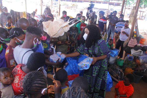 Gov Ayade supports 46, 000 Cameroonian refugees