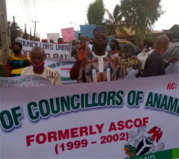 Former Anambra councillors take to streets over 18 years unpaid allowances