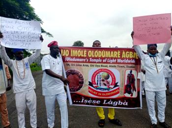 Protest in Ibadan as traditional worshippers storm Gov’s office, want Makinde to address discrimination