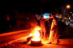 Libyan protestors burn eastern government offices