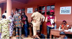 Breaking: Vote buying in Edo as aggrieved voters protest