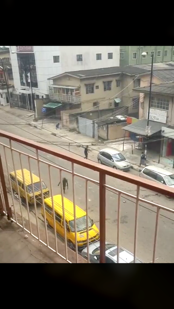 VIDEOS: Men on mufti captured shooting suspected hoodlums running for their lives in Lagos