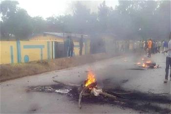 #ENDSARS: Vehicles, shops razed as hoodlums set Ojodu Police Station on fire