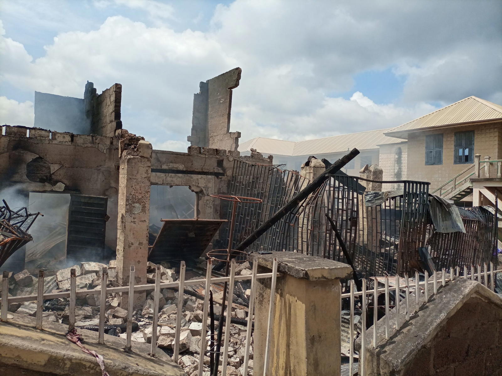 Shop owners cry for help as fire destroys shopping complex in Osogbo
