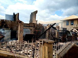 Shop owners cry for help as fire destroys shopping complex in Osogbo