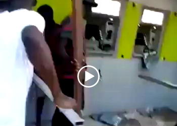 VIDEO: Hoodlums attempt to loot ATM for quick cash