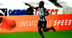 Newcastle ace Saint-maximin signs new six-year deal