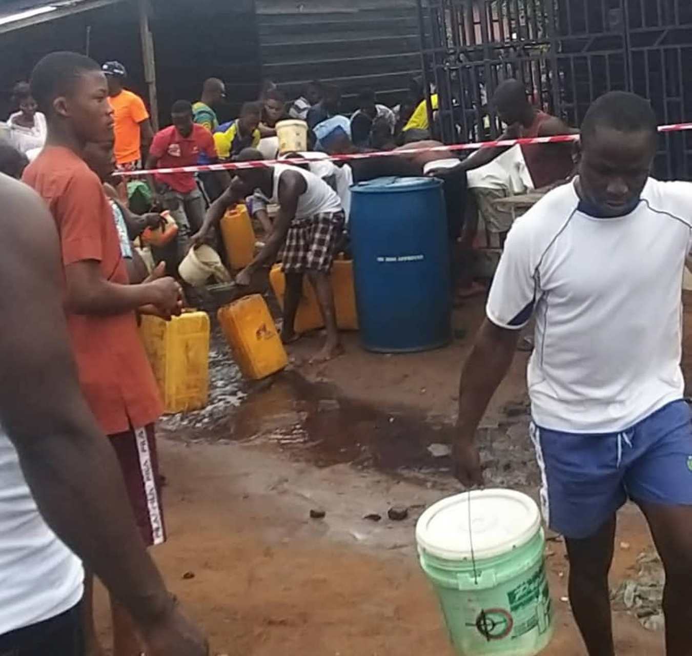 Residents ignore explosion threat, scoop fuel from fallen tanker in Lagos