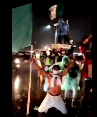 VIDEO: #EndSARS protesters chant amidst heavy rainfall