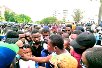 Watch #EndSARS protest in Lagos (VIDEO)