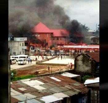 #EndSARS: Mob defies curfew, attacks banks, Aba town hall