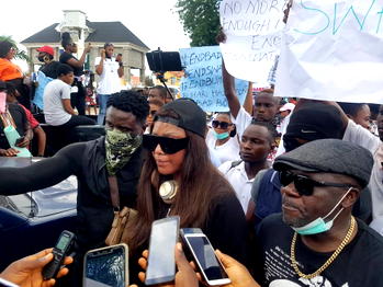 #EndSARS protest rocks Abakaliki as protesters insist on Umahi addressing them