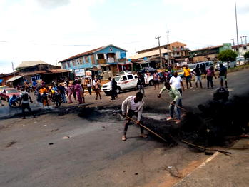 Ondo youths disown rampaging hoodlums, embark on cleaning Akure roads