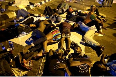 PHOTOS: Protesters sleep at Lekki Tollgate as they fight for better policing in Nigeria