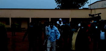 Breaking: Gov Obiano storms Awkuzu SARS station, releases detainees