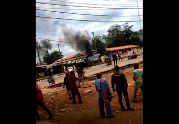 #EndSARS Protest: Gunshots as police station is set ablaze in Ogbomosho [VIDEOS]