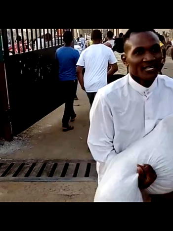 VIDEO: Loot peacefully, soldiers beg as mob invades palliative store