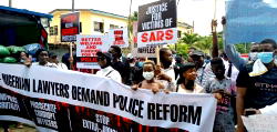 Soldiers brutalize newsmen, #EndSARS protesters in Abuja