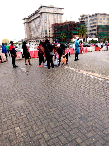 Food, water, drinks supplied to Lekki #ENDSARS protesters