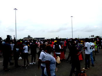 PHOTOS: #ENDSARS protests ongoing at Lekki tollgate