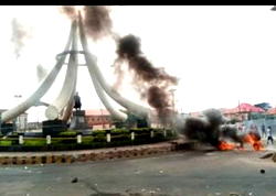 #EndSARS: Protesters set Zik’s statue ablaze in Anambra