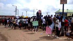 Photos: #EndSARS protesters at IJU Ishaga round about Lagos