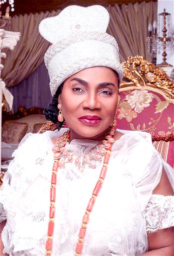 Looting of Oba’s Palace: Erelu of Lagos calls for youth education