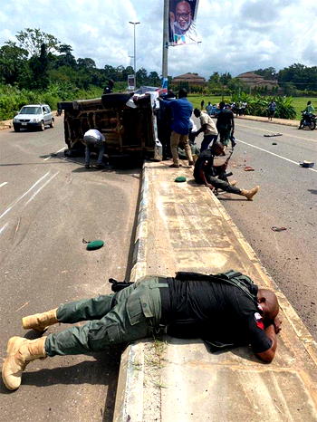 Breaking: Two dead, 8 injured as Police Hilux van crashed in Ondo
