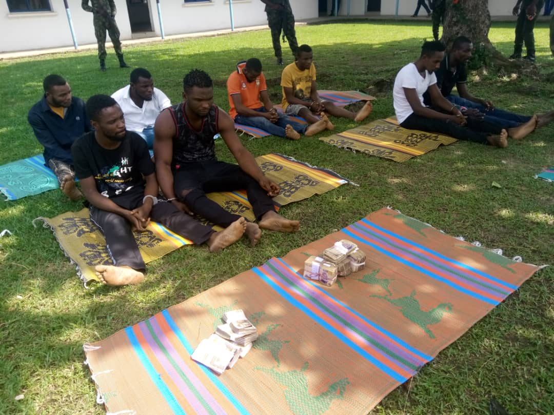 Army hands over notorious kidnap kingpin, 7 others to police in Calabar