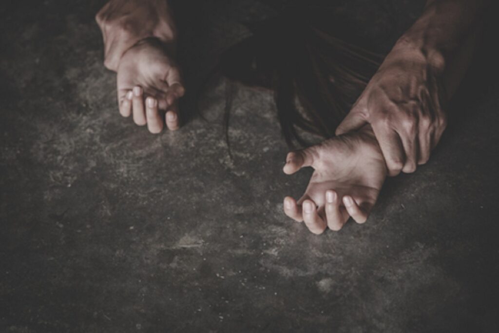 40-yr-old man rapes 10-yr-old girl in parents’ bedroom