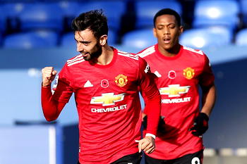 Fernandes at the double as Man Utd beat Everton