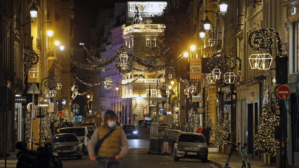 Italy to go into lockdown for Christmas and New Year's festivities