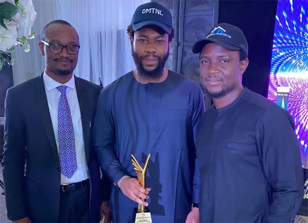 Sam Ogrih receives the Nigeria international housing award