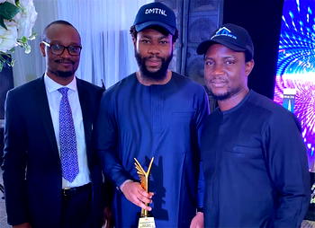 Sam Ogrih receives the Nigeria international housing award