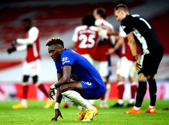 Resurging Arsenal beat Chelsea, Man Utd denied by Leicester