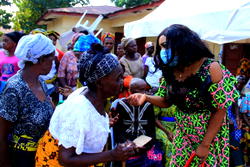 Ayade’s Commissioner ‘Betta Edu’ pays fees, other levies for 738 pupils in Adadama