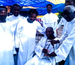 CCC Itedo Oluwa Model Parish celebrates Apostle Remi Olabanji With ‘Living Icon’ Award
