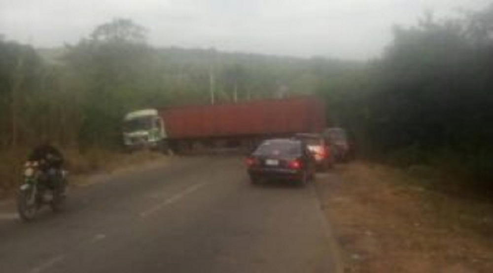 One killed as bus rams into truck in Anambra