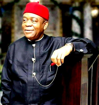 Senator Orji awards scholarship to over 100 Abia undergraduates