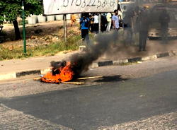 Angry mob sets ablaze 3 suspected motorcycle thieves in Lagos