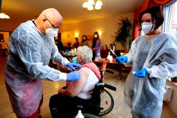 British scientists warn COVID-19 cases will rise despite vaccine