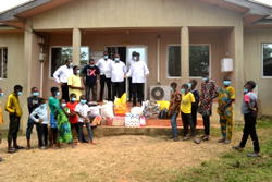 Seadogs donates food Items to street children